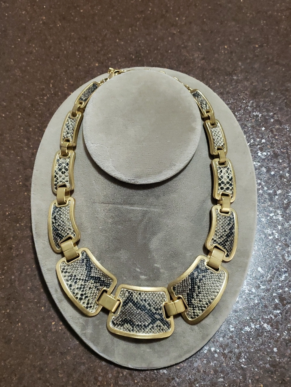 BCBGMAXAZRIA CHUNKY SNAKESKIN CHOKER NECKLACE GOLDTONE.